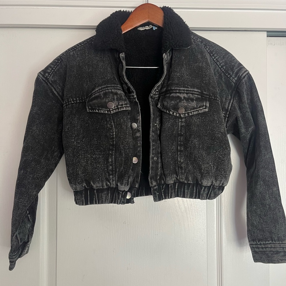 Cropped Black denim jacket size-S